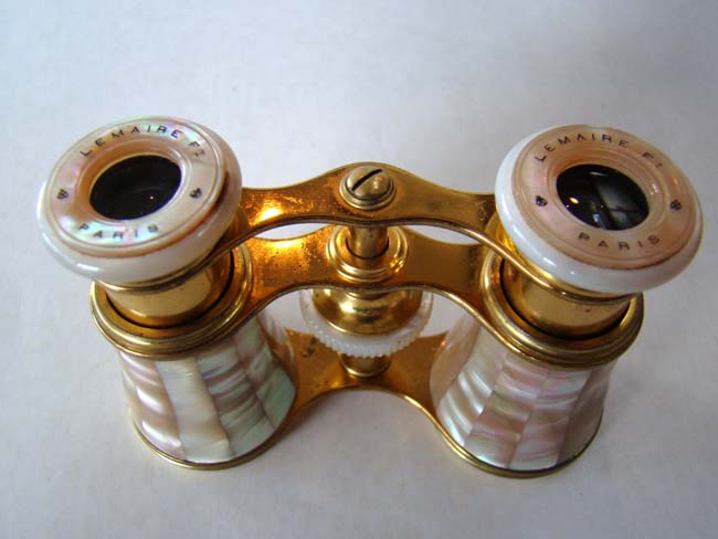 A fabulous pair of mother-of-pearl mounted French opera glasses by LeMaire of Paris circa 1890 — image 4